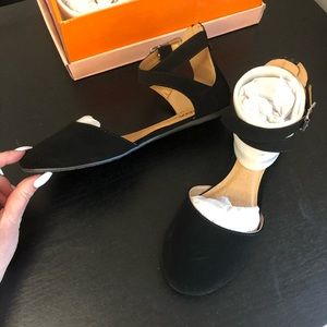 Black suede closed toe sandals size 9 (new)